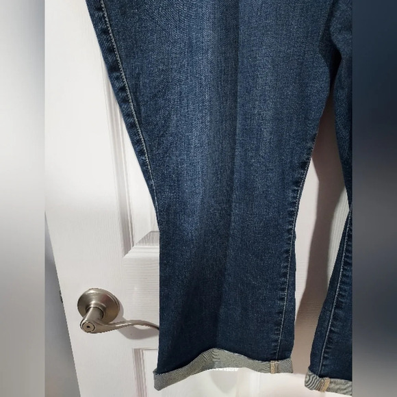 NWOT Torrid Medium/Dark Wash Crop Jegging Super Soft in Size 26 - Picture 4 of 13
